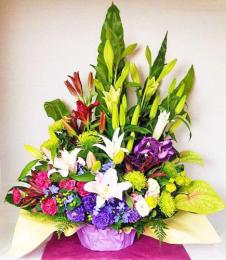 お供え ユリと蘭が入ったゴージャスアレンジメント