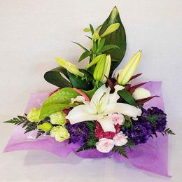 お供え ユリが入ったアレンジメント