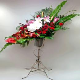 お祝スタンド1段 胡蝶蘭の入った赤系スタンド